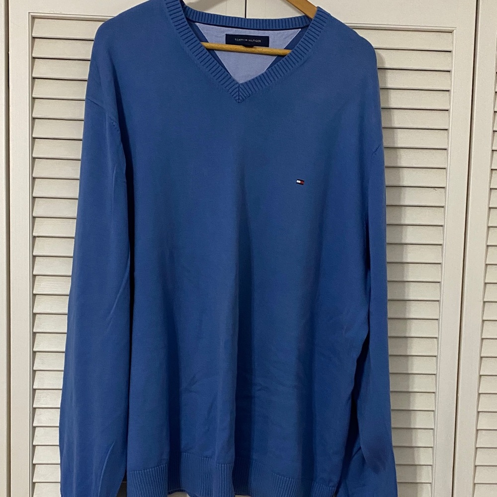 Tommy Hilfiger Men's V-Neck Sweater in Blue